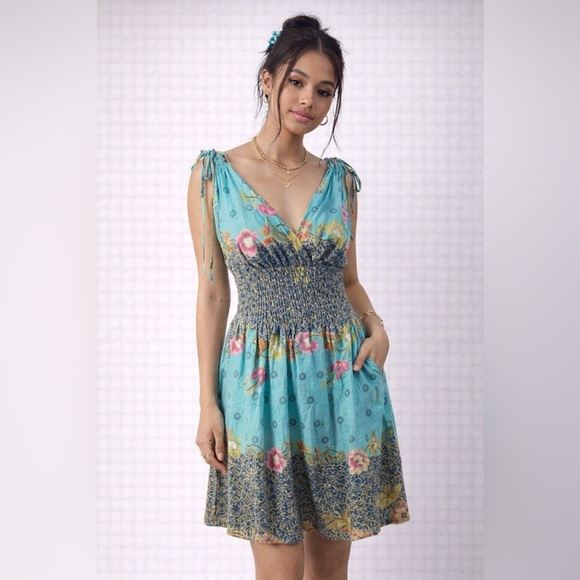 Forever 21 Dresses & Skirts - Forever 21 Smocked Waist Summer Dress, Size Medium. Excellent Condition